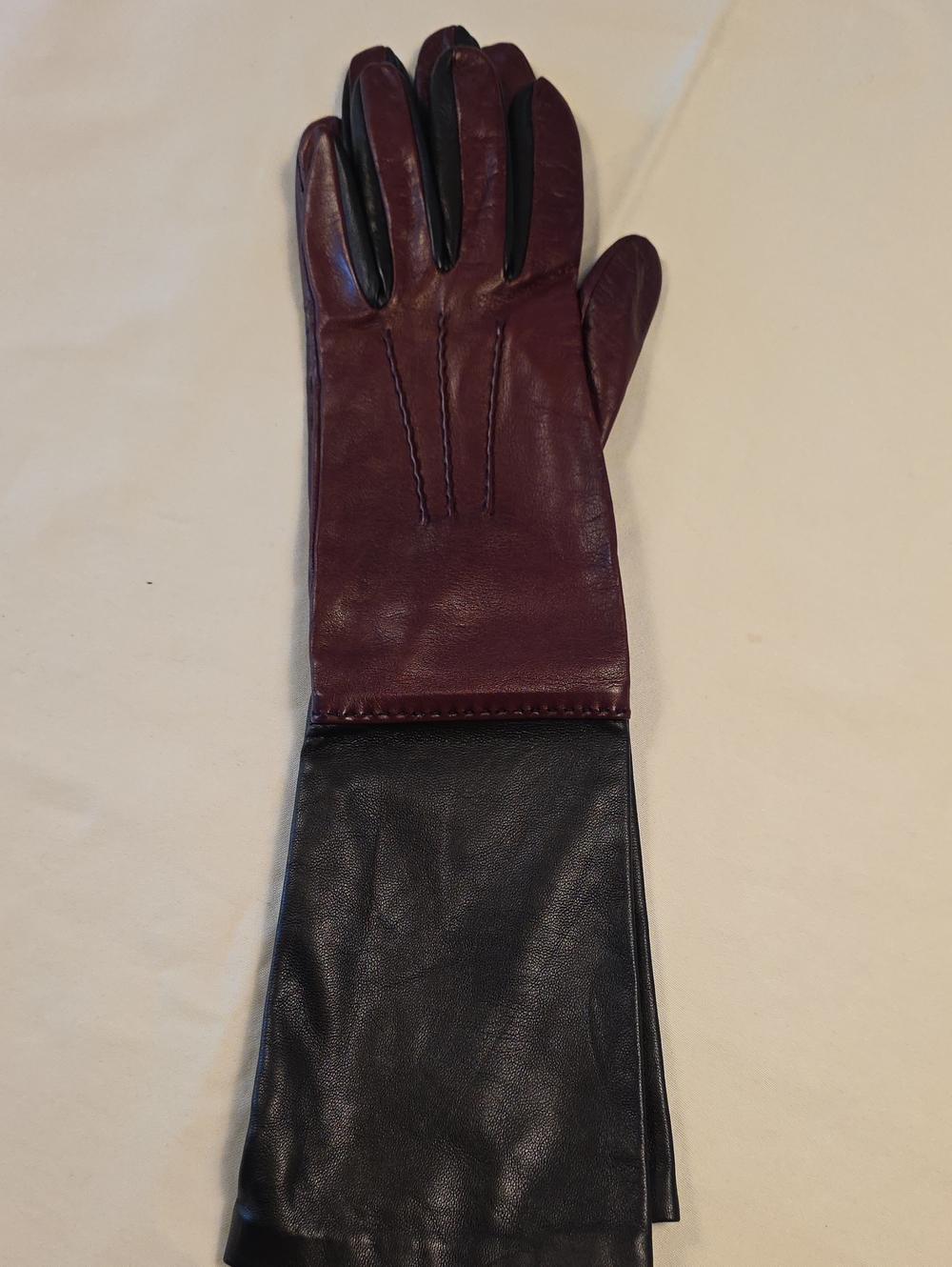 Guder Two-Tone Leather Gloves in Burgundy and Black 7.5